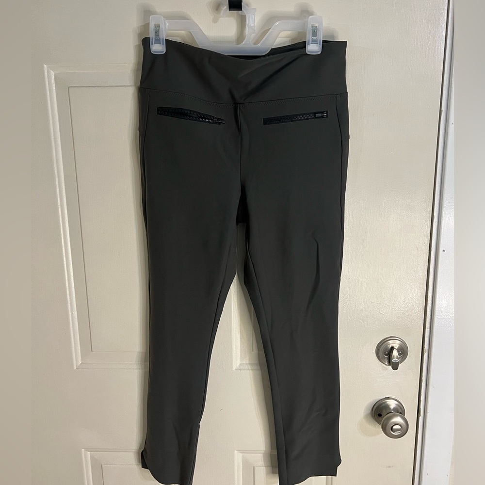 Athleta Stellar Crops M